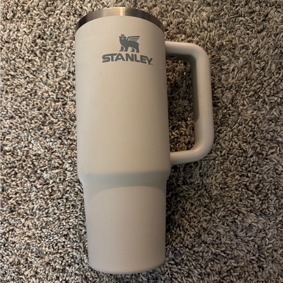 Stanley soft MATTE 30oz - Picture 2 of 4